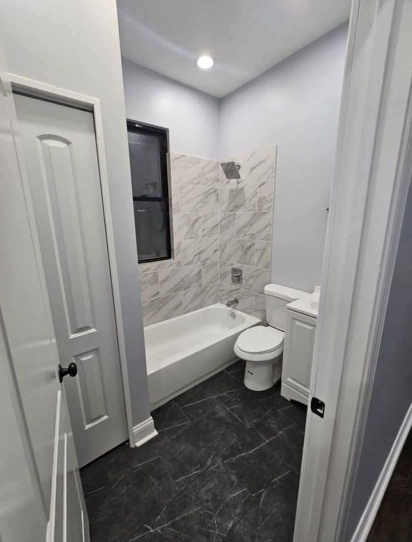 3251 West Evergreen Avenue Chicago IL 60651
