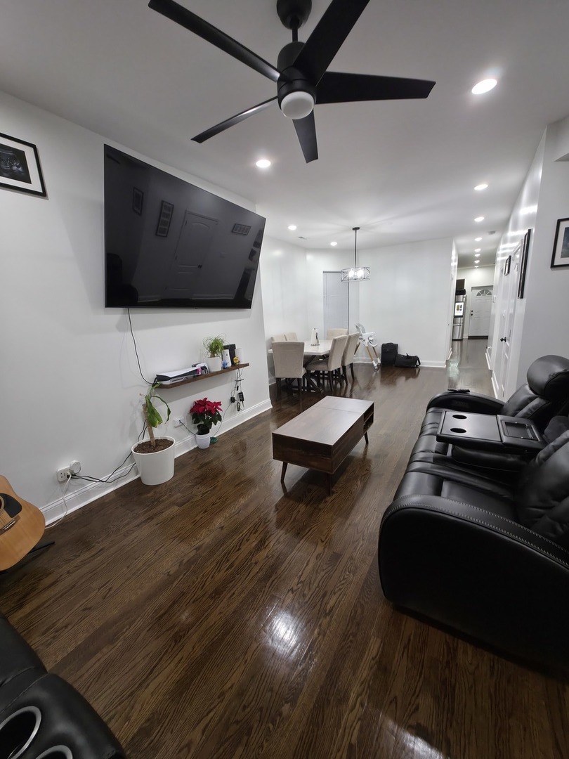 3251 West Evergreen Avenue Chicago IL 60651