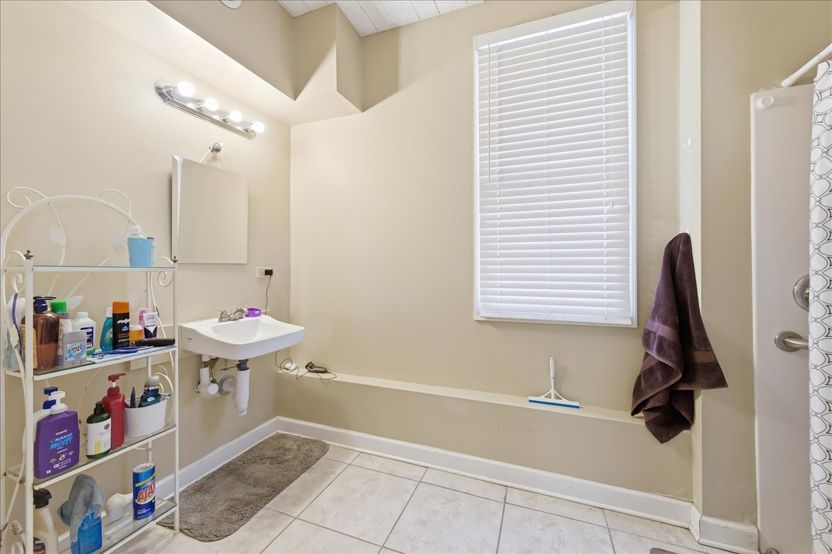 469 North Lake Street Aurora IL 60506