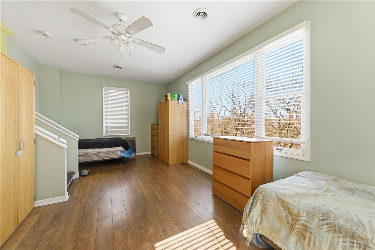 469 North Lake Street Aurora IL 60506