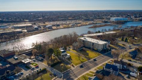 469 North Lake Street Aurora IL 60506
