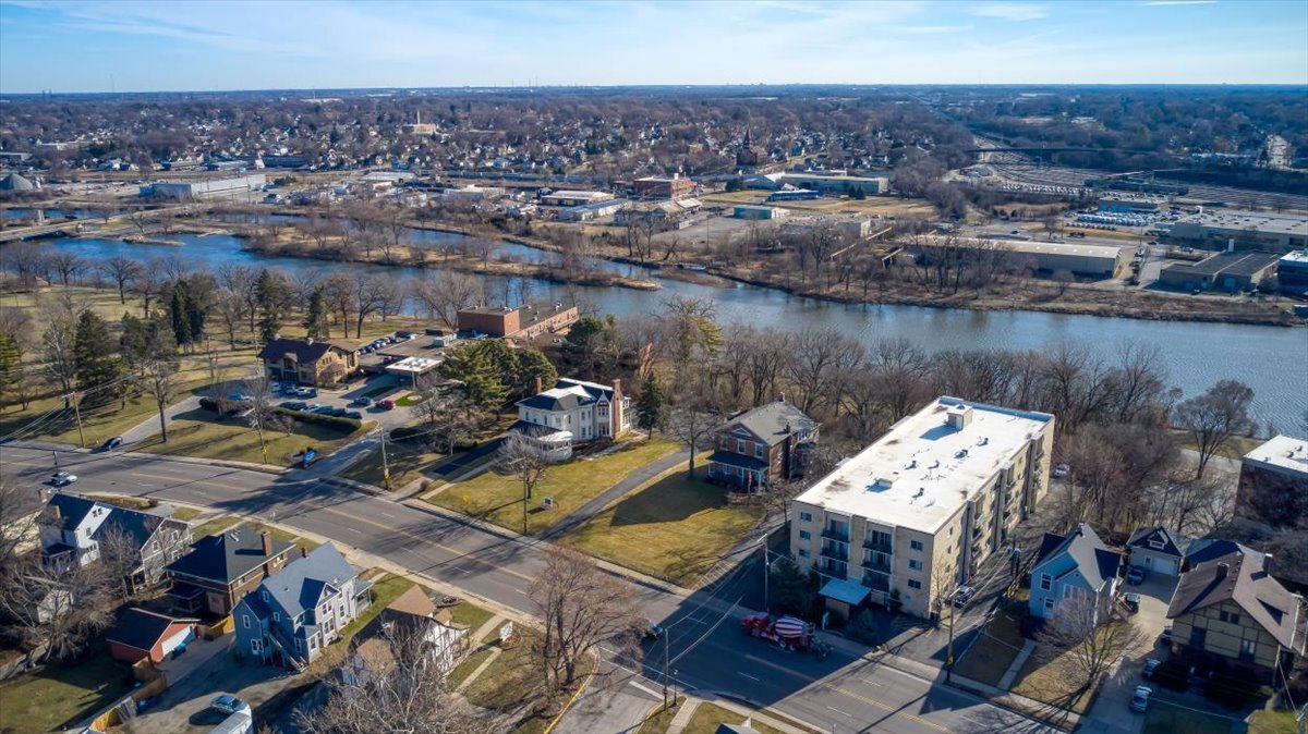 469 North Lake Street Aurora IL 60506