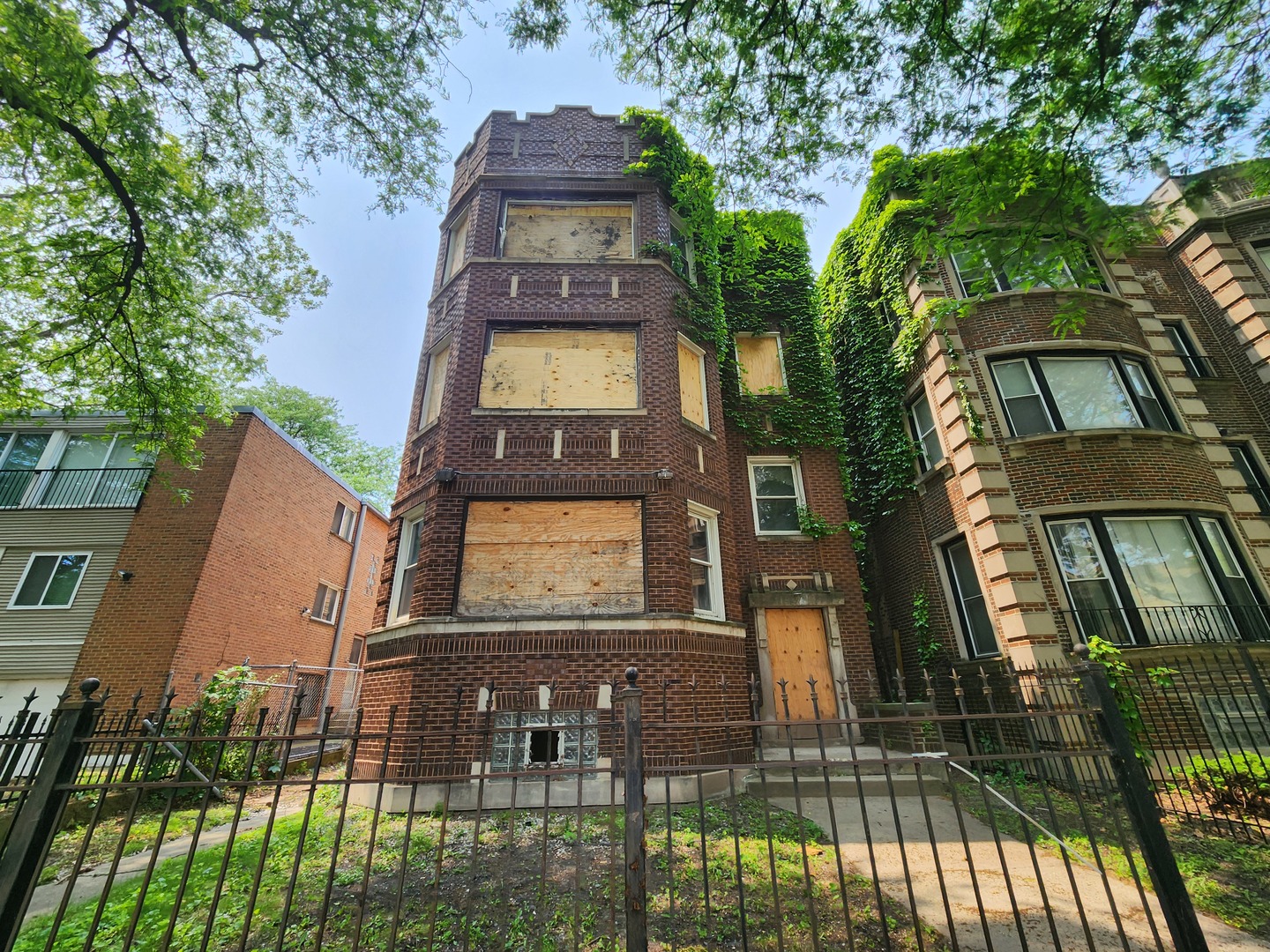 7952 South Langley Avenue Chicago IL 60619