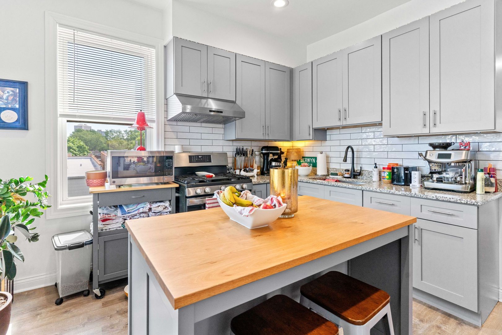 1414 West Summerdale Avenue Chicago IL 60640