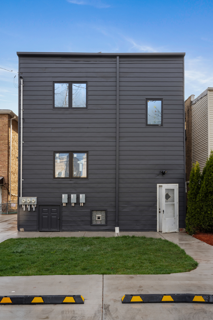 3317 North Avers Avenue Chicago IL 60618