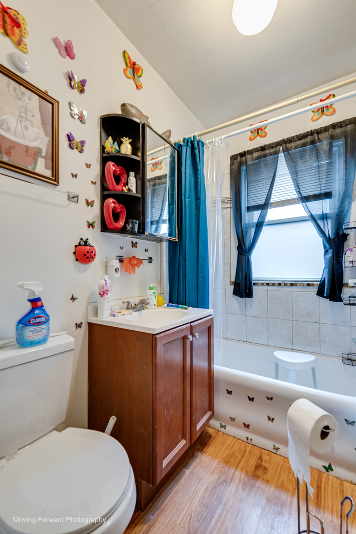 8213 South Indiana Avenue Chicago IL 60619