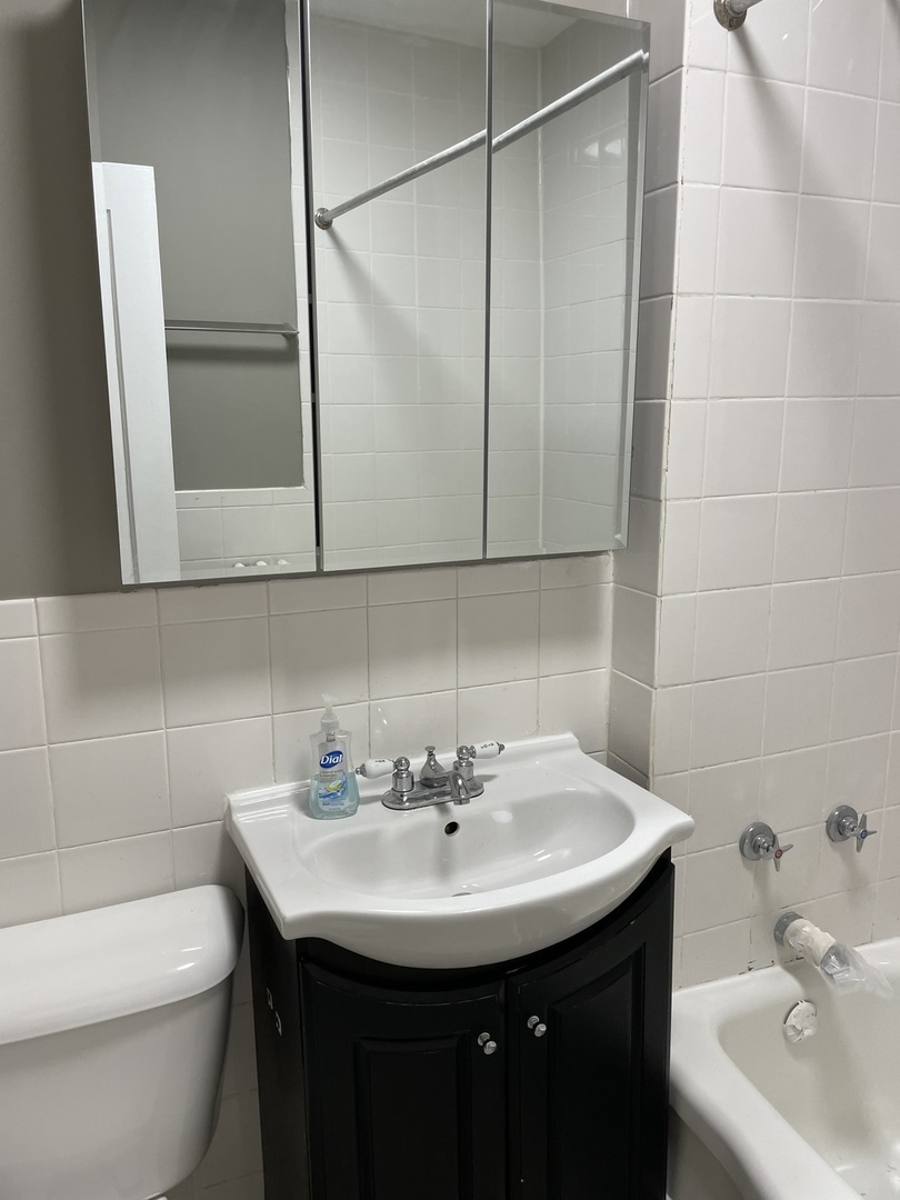 2044 West Birchwood Avenue Chicago IL 60645