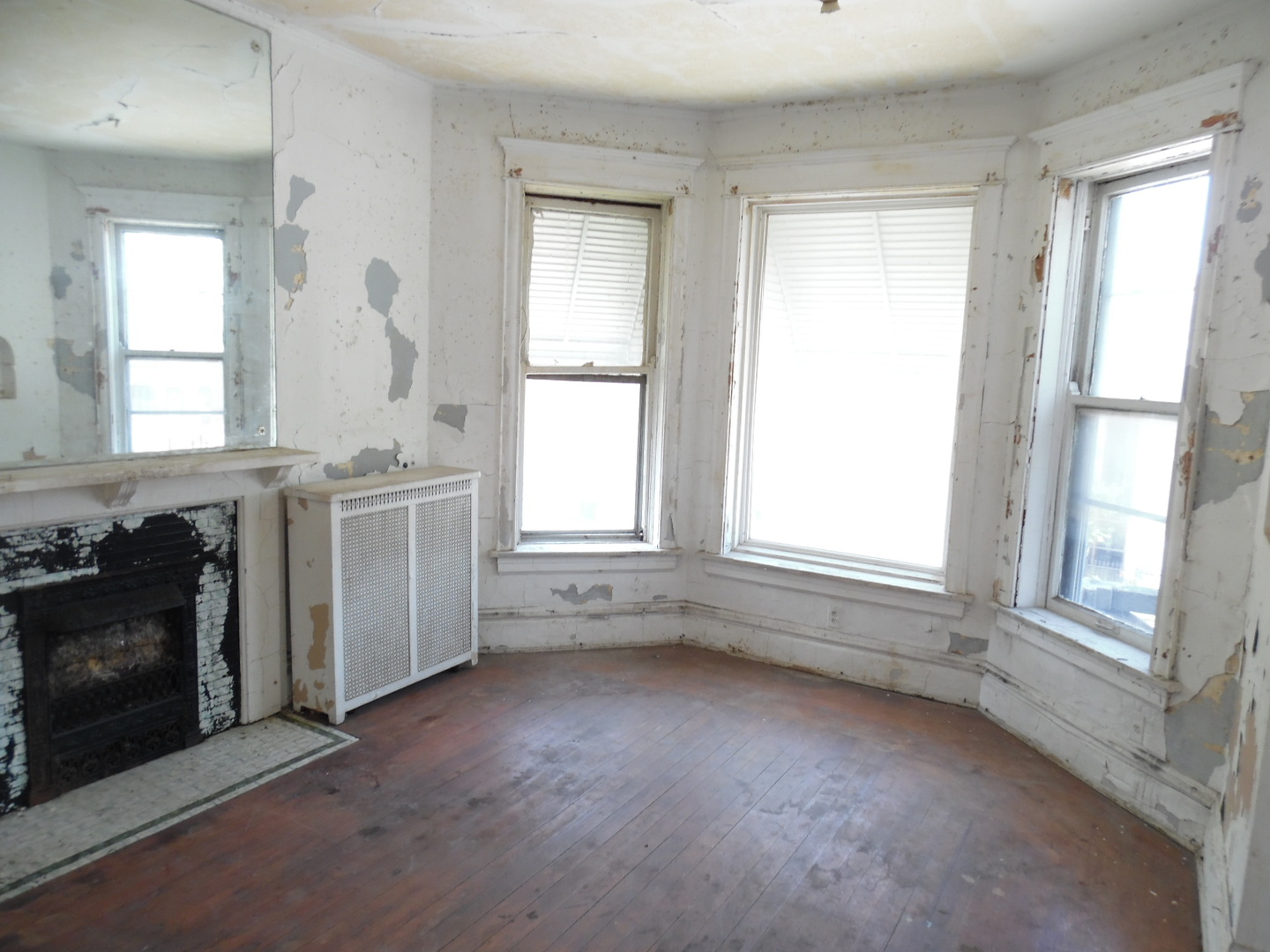6347 South Eberhart Avenue Chicago IL 60637