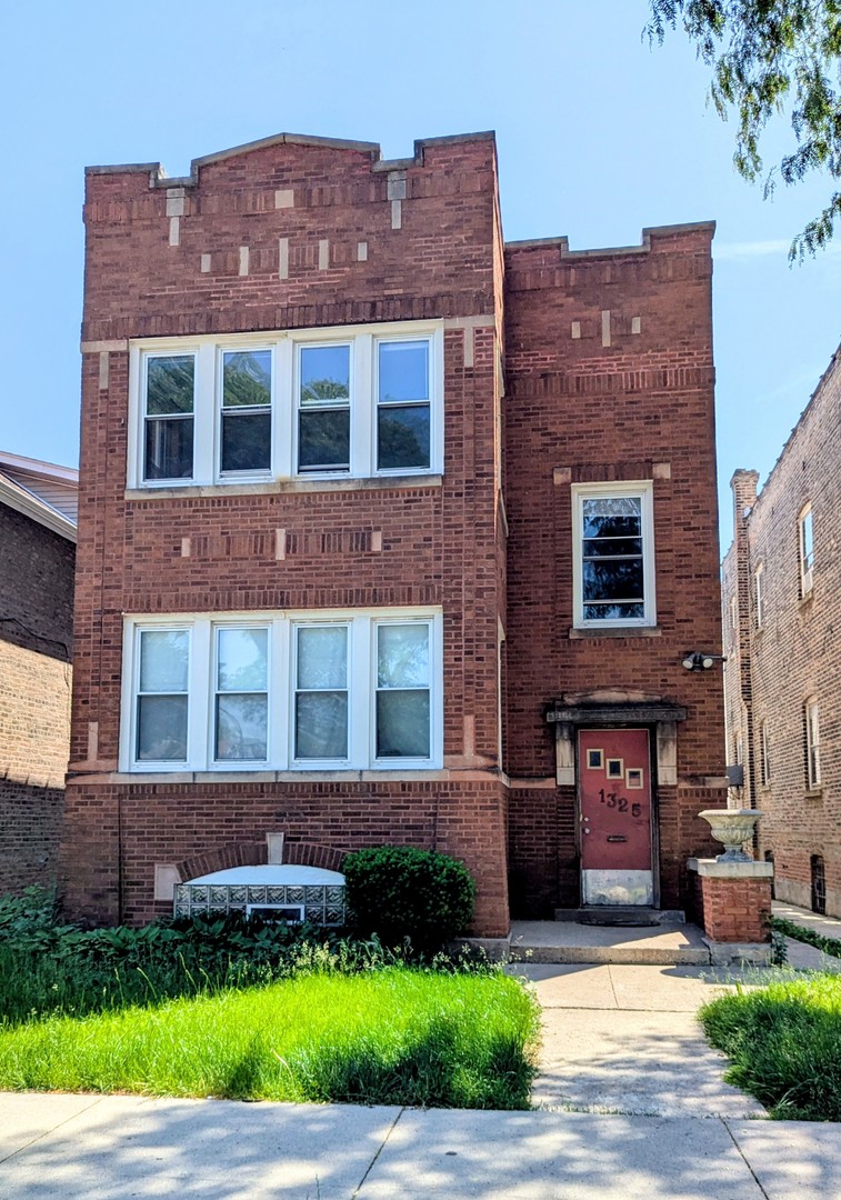 1325 North Long Avenue Chicago IL 60651