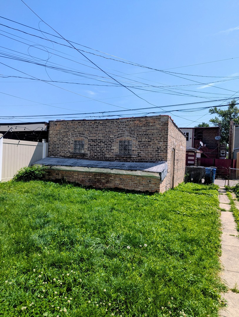 1325 North Long Avenue Chicago IL 60651