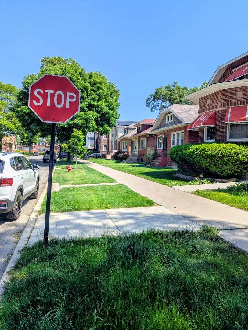 1325 North Long Avenue Chicago IL 60651