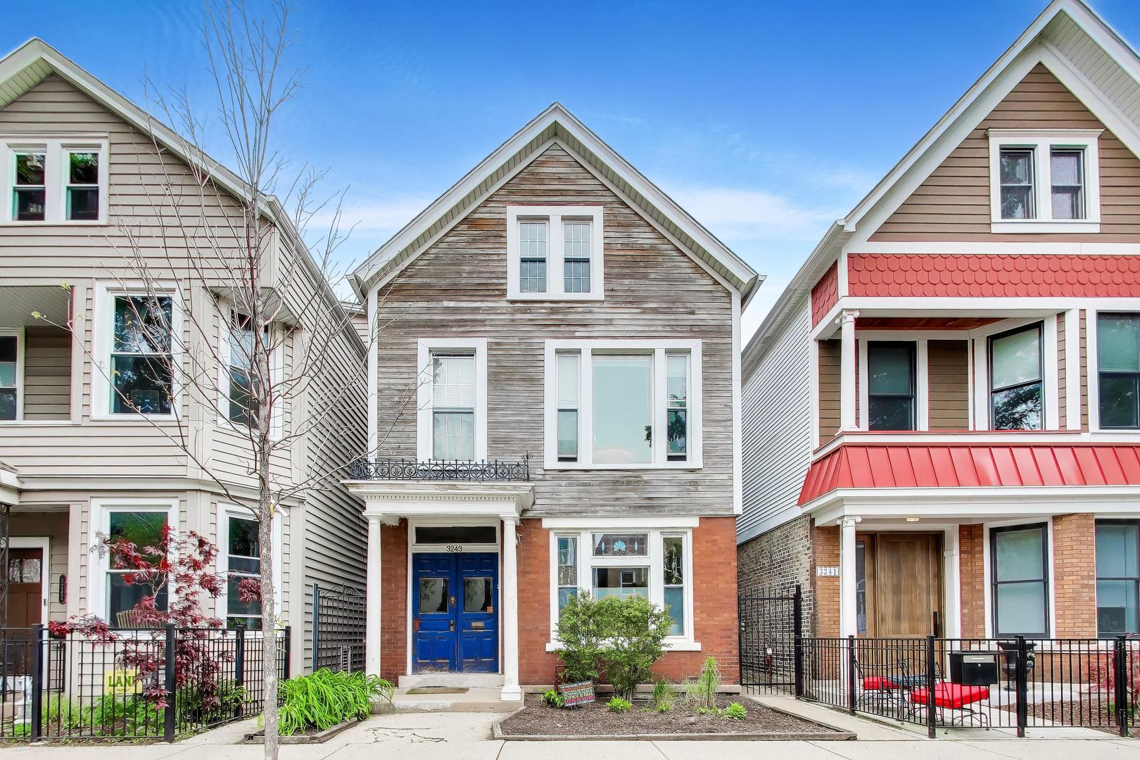 3243 North Hoyne Avenue Chicago IL 60618