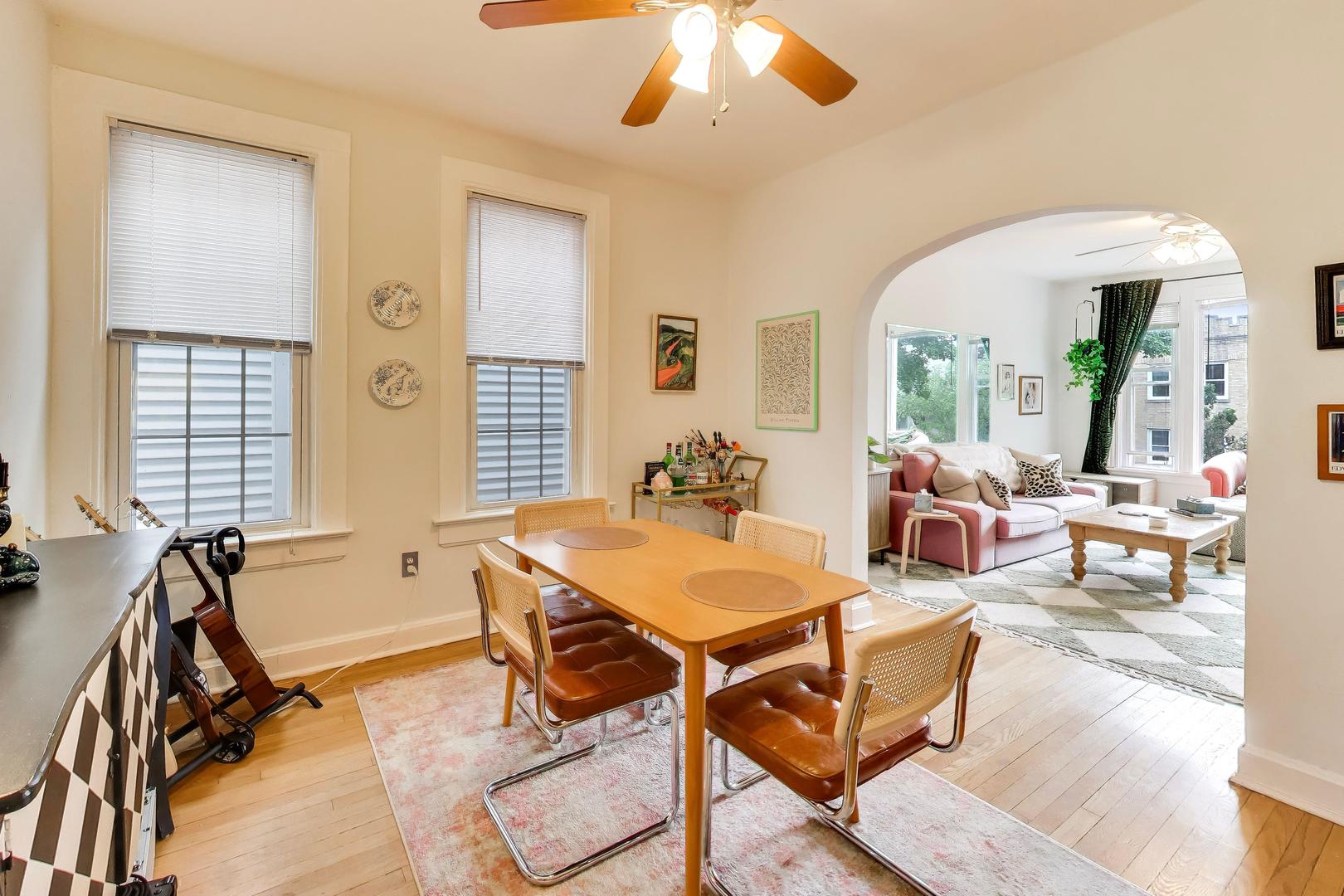 3243 North Hoyne Avenue Chicago IL 60618