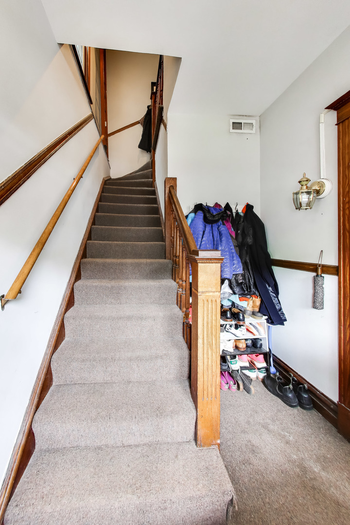 3243 North Hoyne Avenue Chicago IL 60618
