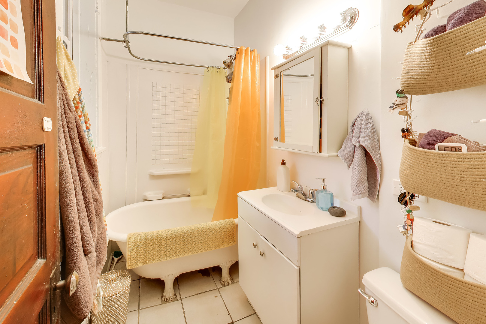 3243 North Hoyne Avenue Chicago IL 60618
