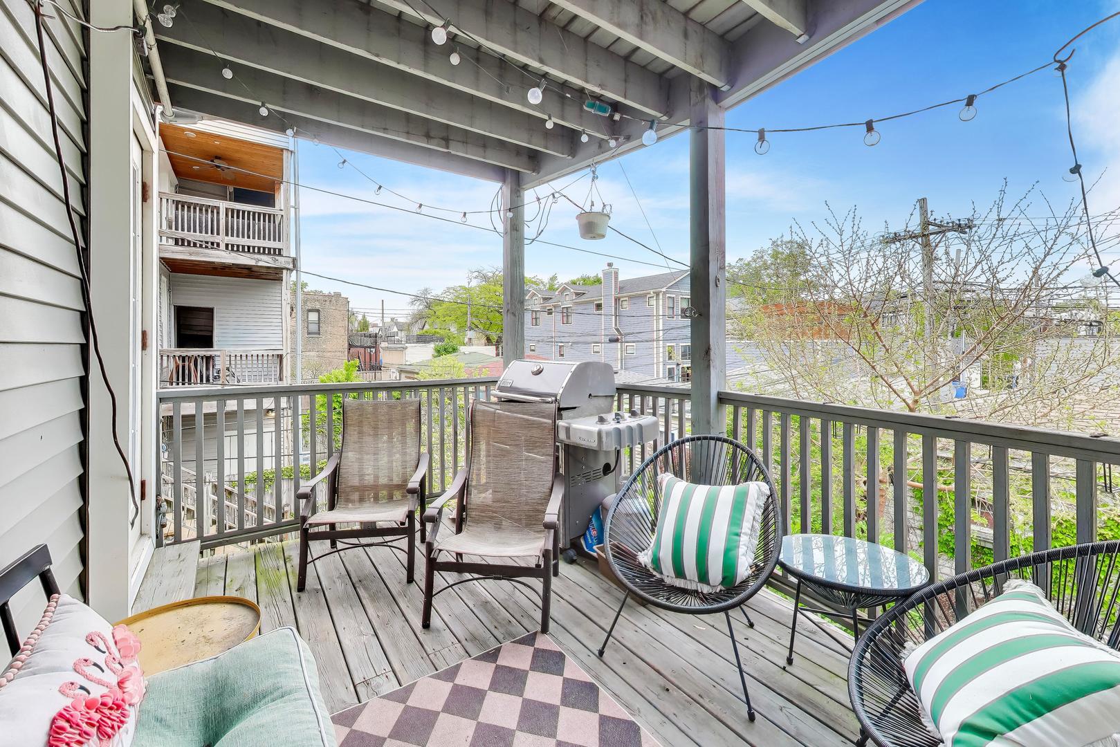 3243 North Hoyne Avenue Chicago IL 60618