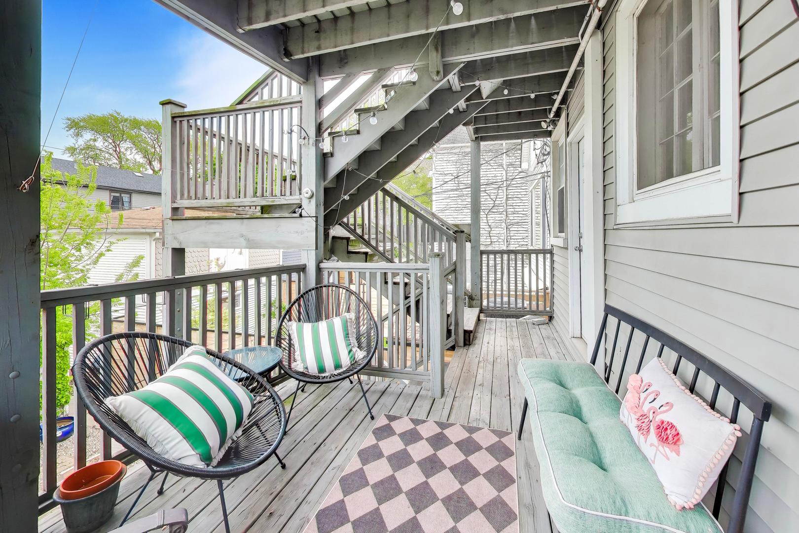 3243 North Hoyne Avenue Chicago IL 60618