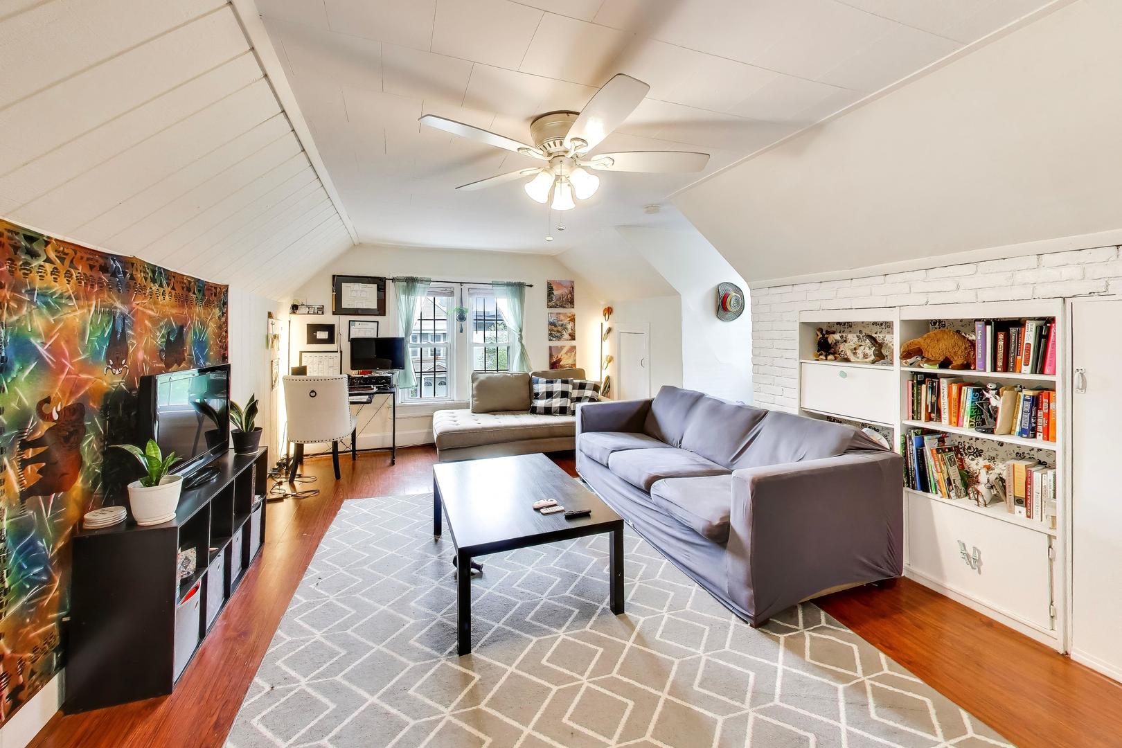 3243 North Hoyne Avenue Chicago IL 60618
