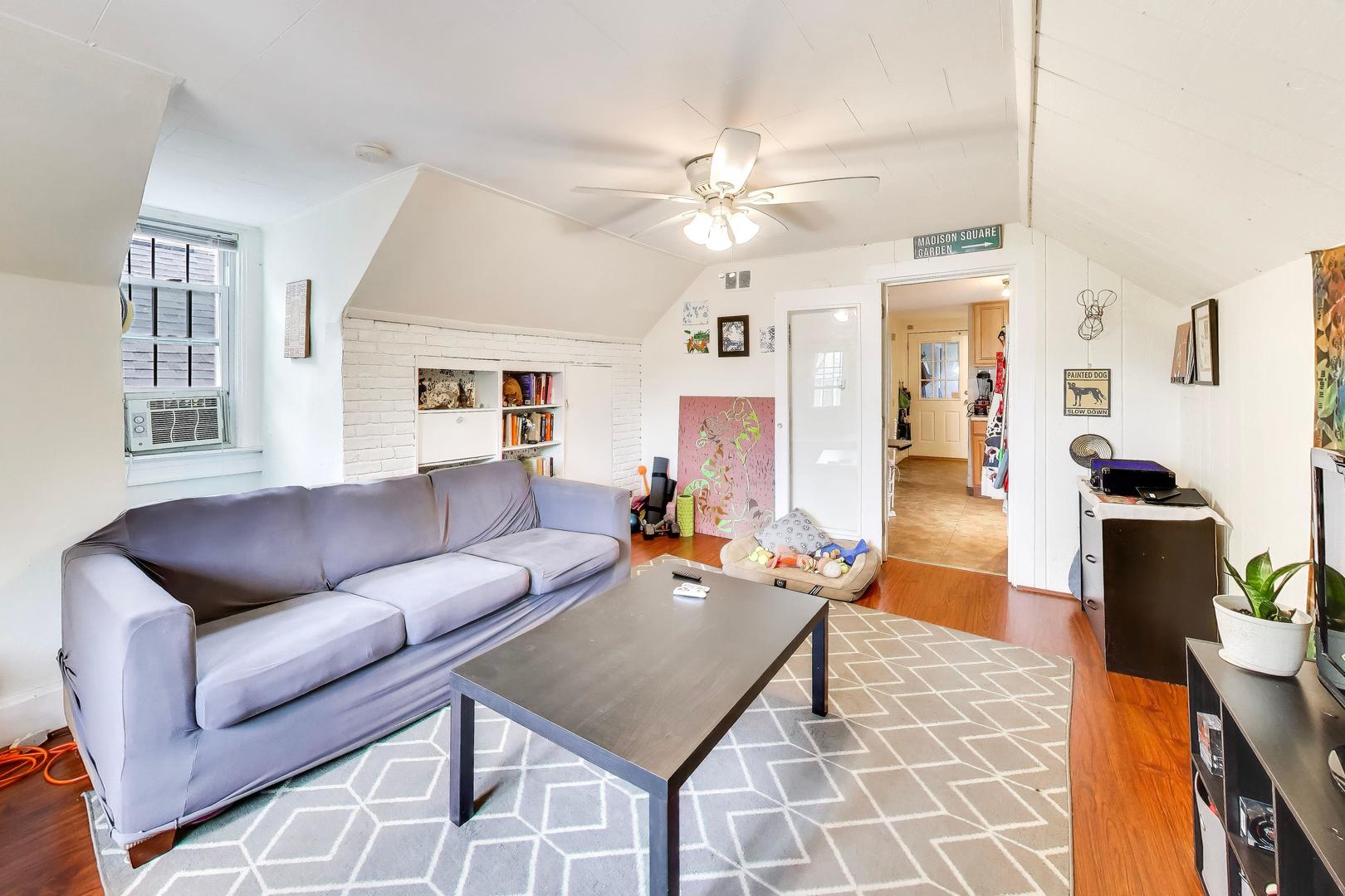 3243 North Hoyne Avenue Chicago IL 60618