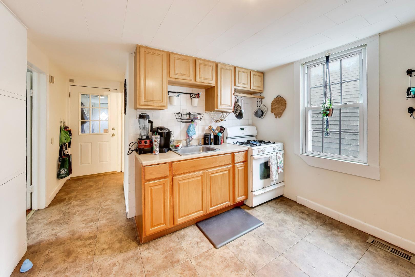 3243 North Hoyne Avenue Chicago IL 60618
