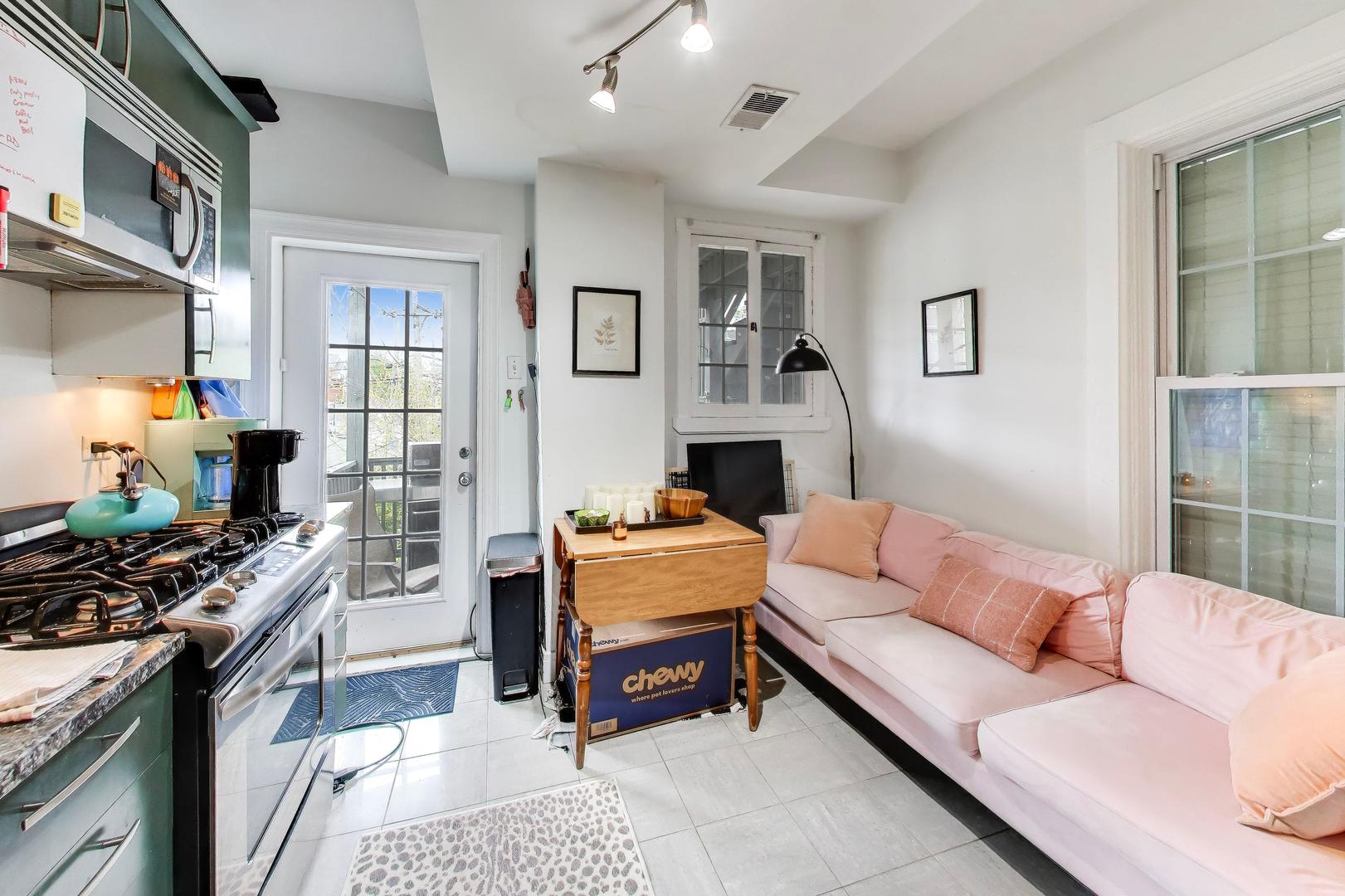 3243 North Hoyne Avenue Chicago IL 60618