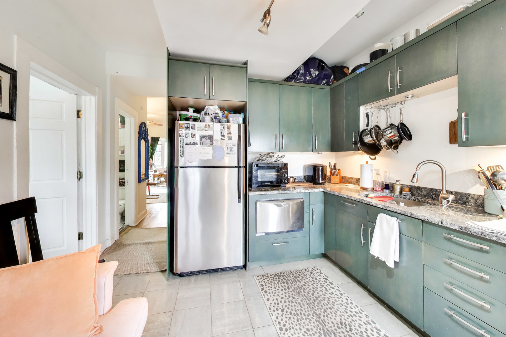 3243 North Hoyne Avenue Chicago IL 60618