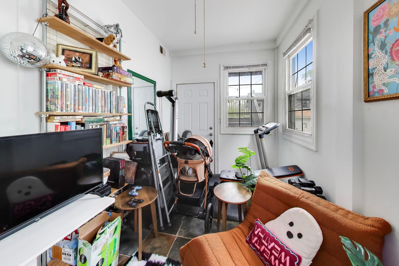 3243 North Hoyne Avenue Chicago IL 60618
