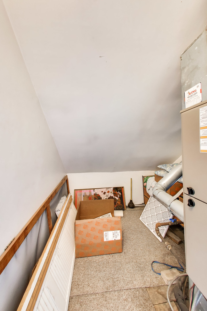 3243 North Hoyne Avenue Chicago IL 60618