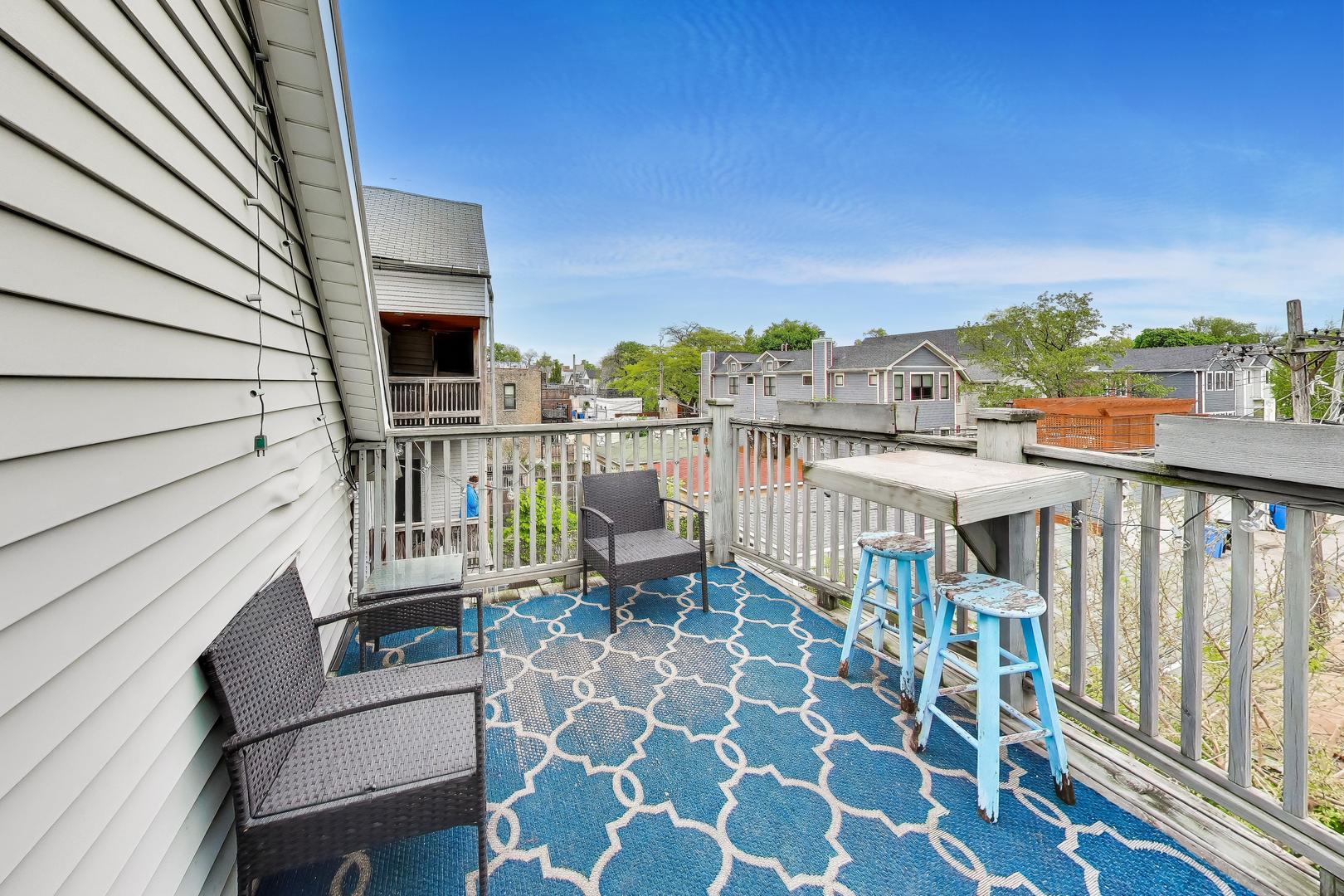 3243 North Hoyne Avenue Chicago IL 60618