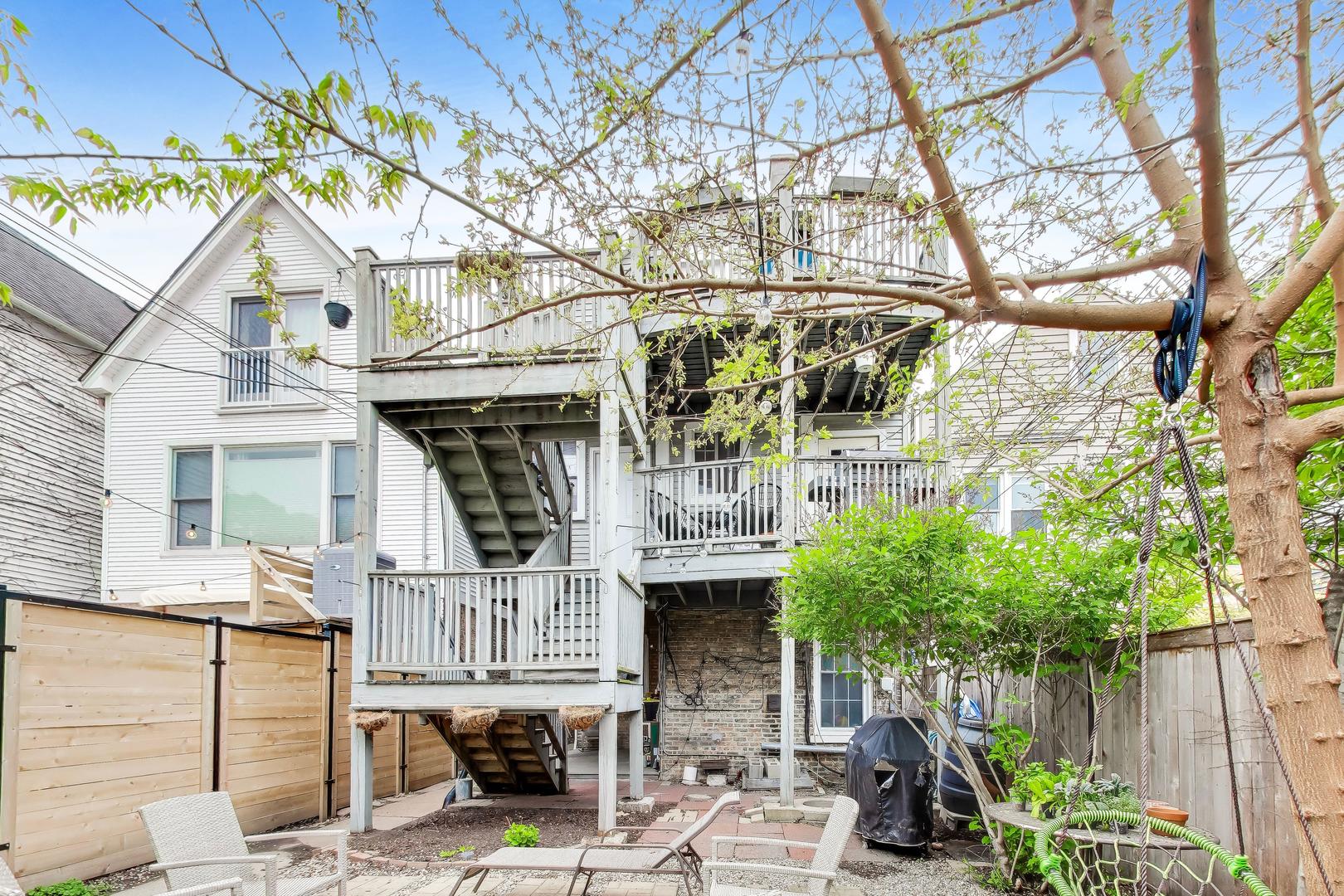 3243 North Hoyne Avenue Chicago IL 60618