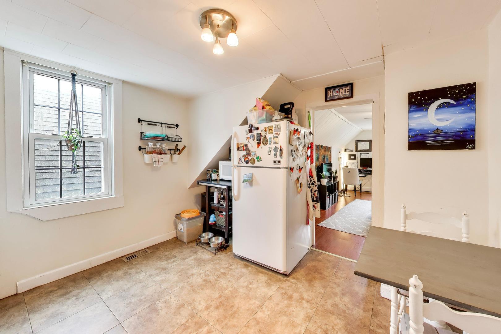 3243 North Hoyne Avenue Chicago IL 60618