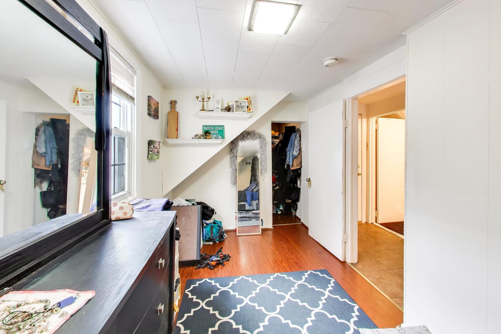 3243 North Hoyne Avenue Chicago IL 60618