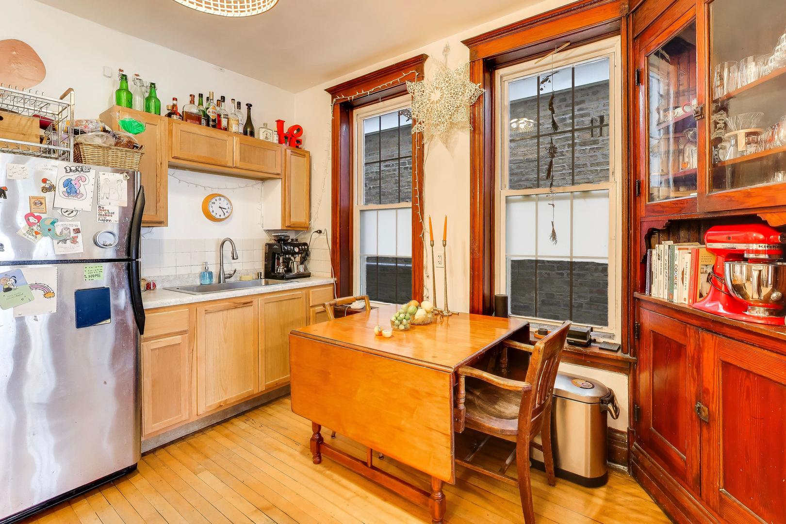 3243 North Hoyne Avenue Chicago IL 60618
