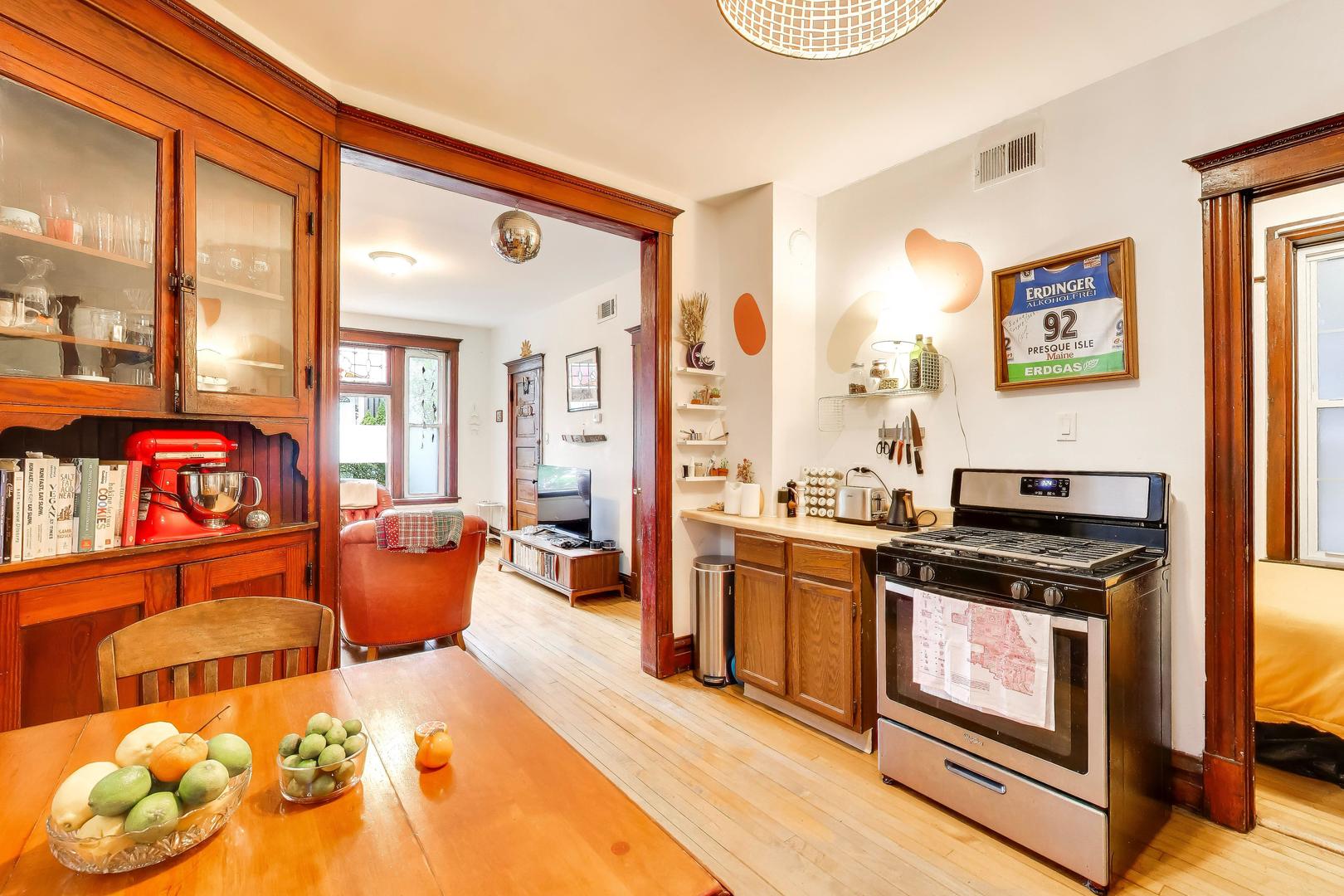 3243 North Hoyne Avenue Chicago IL 60618