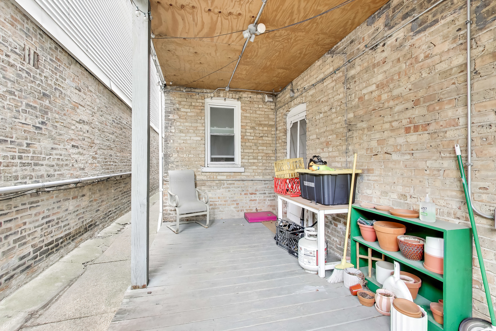 3243 North Hoyne Avenue Chicago IL 60618