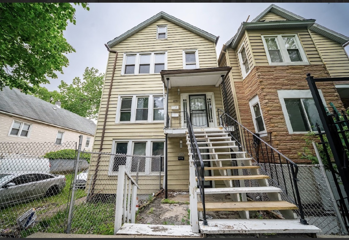 8942 South Baltimore Avenue Chicago IL 60617