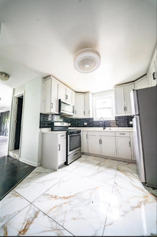 8942 South Baltimore Avenue Chicago IL 60617