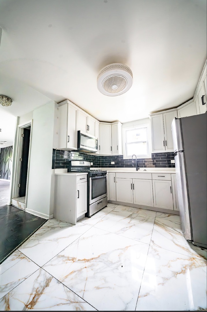 8942 South Baltimore Avenue Chicago IL 60617