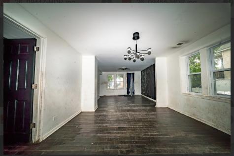 8942 South Baltimore Avenue Chicago IL 60617