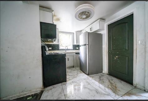 8942 South Baltimore Avenue Chicago IL 60617