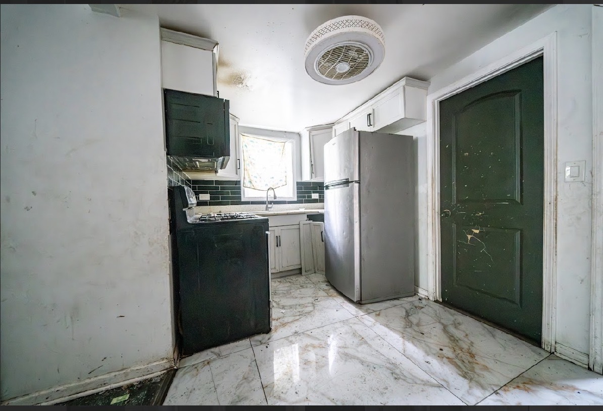 8942 South Baltimore Avenue Chicago IL 60617