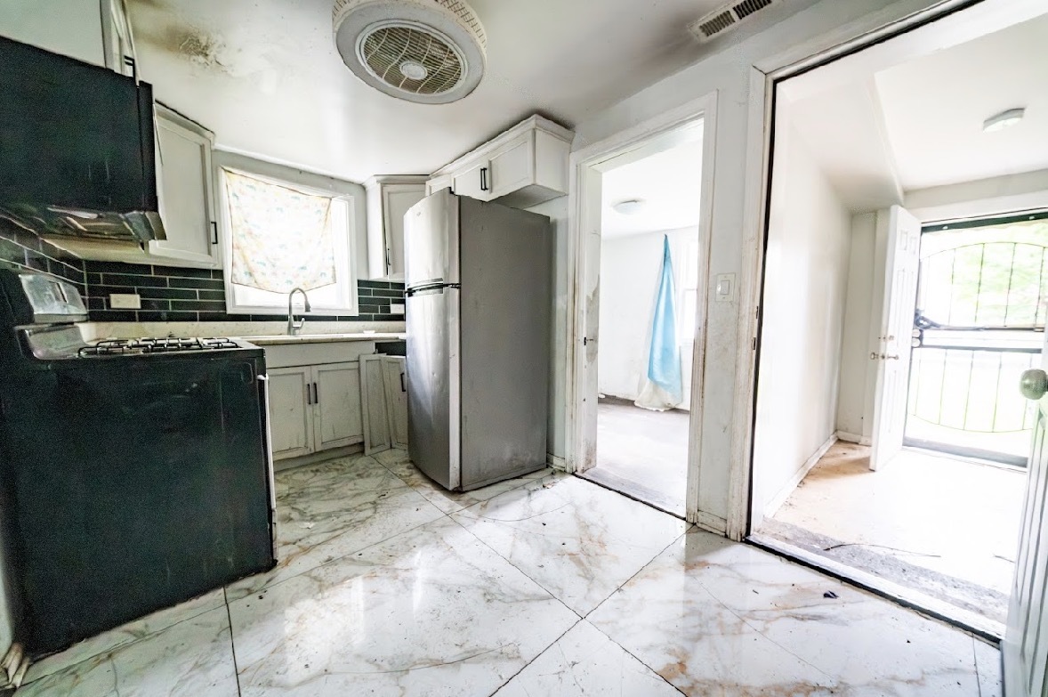 8942 South Baltimore Avenue Chicago IL 60617