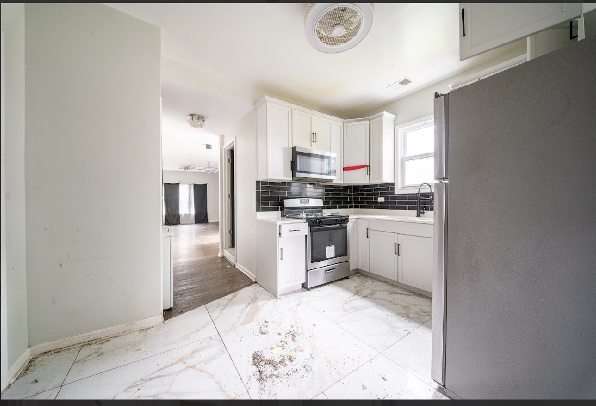 8942 South Baltimore Avenue Chicago IL 60617