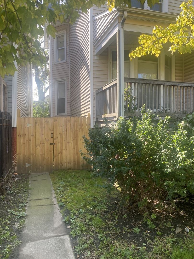 537 West 61st Place Chicago IL 60621