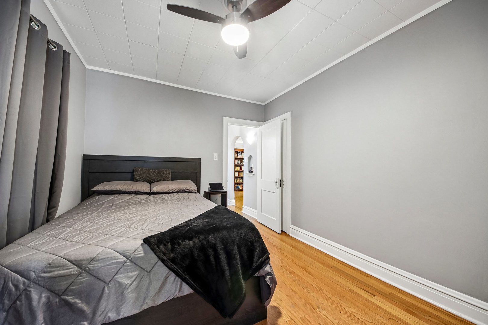 5643 North Campbell Avenue Chicago IL 60659