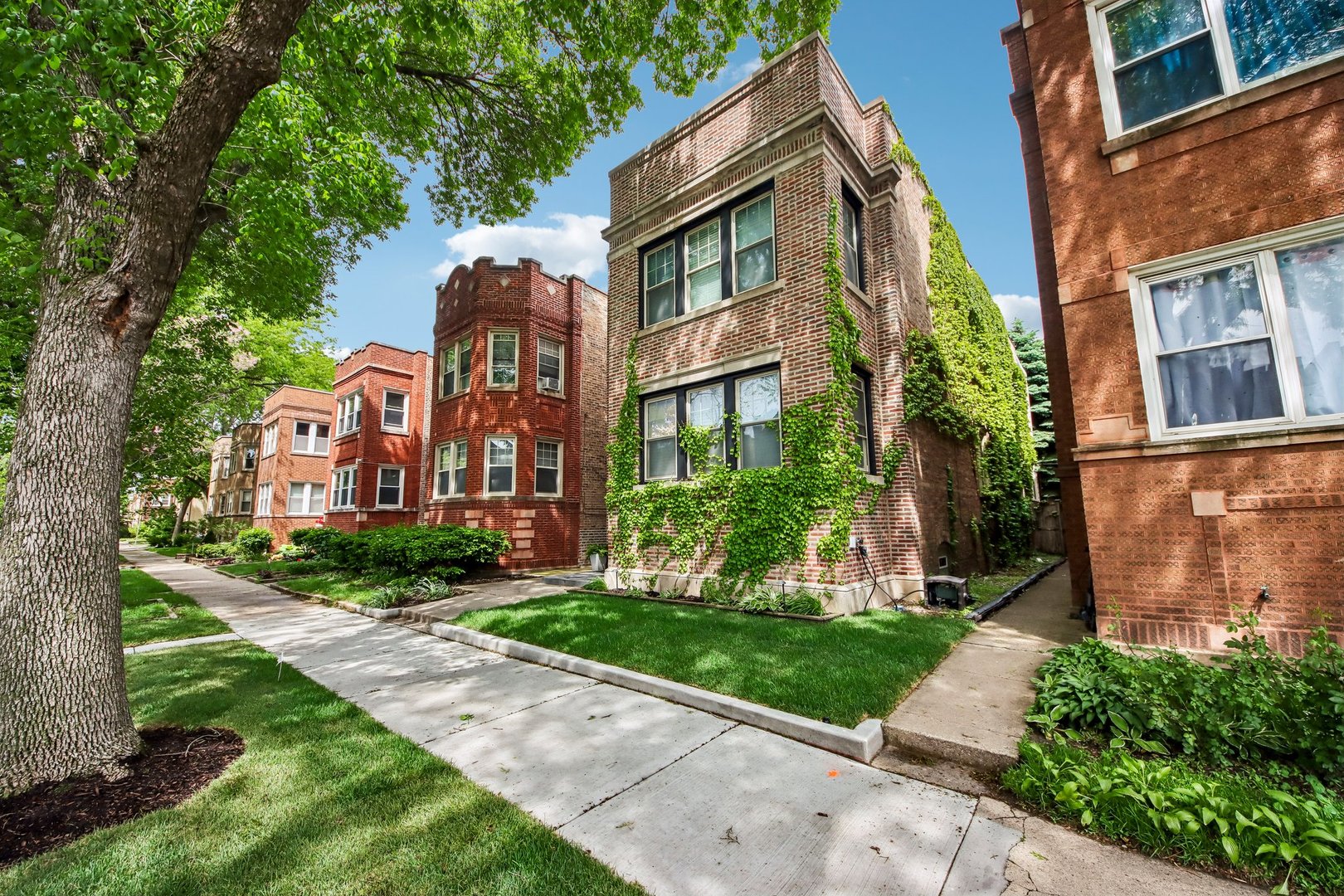 5643 North Campbell Avenue Chicago IL 60659