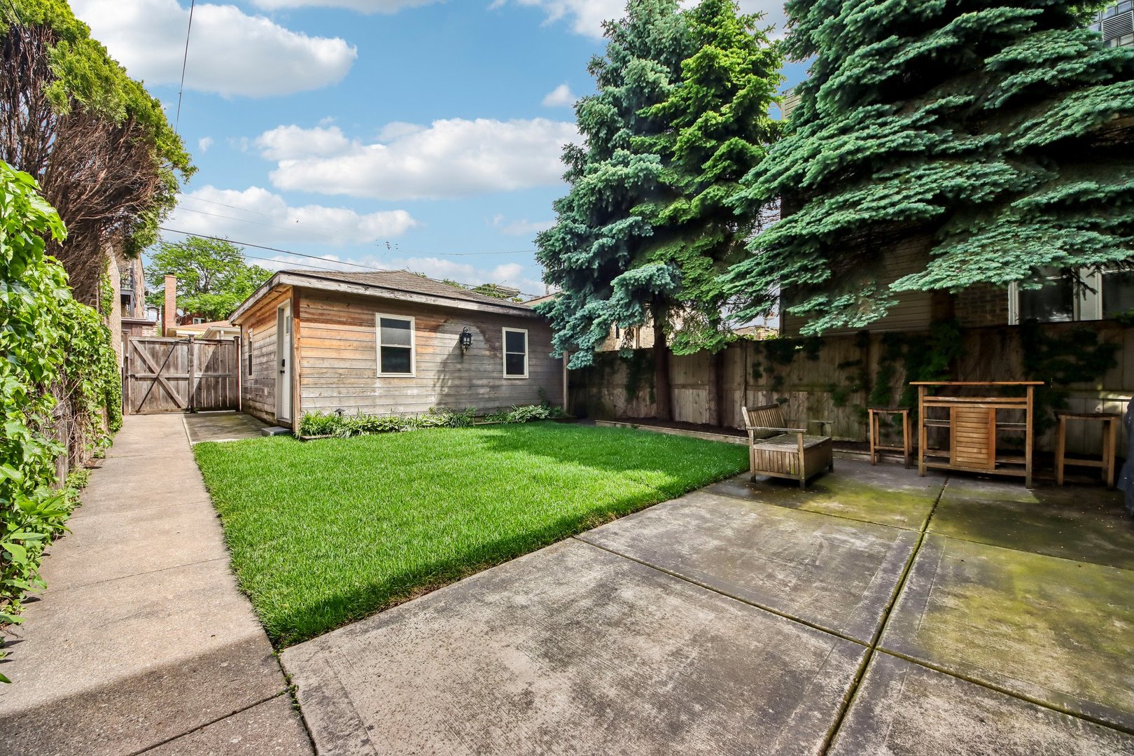 5643 North Campbell Avenue Chicago IL 60659
