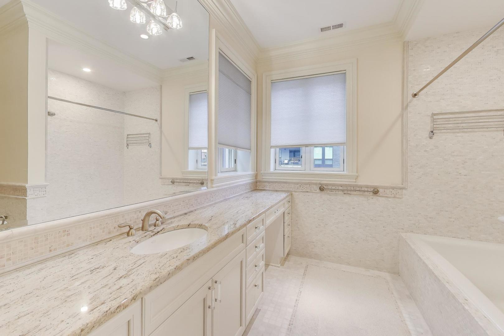 1718 West Wrightwood Avenue Chicago IL 60614