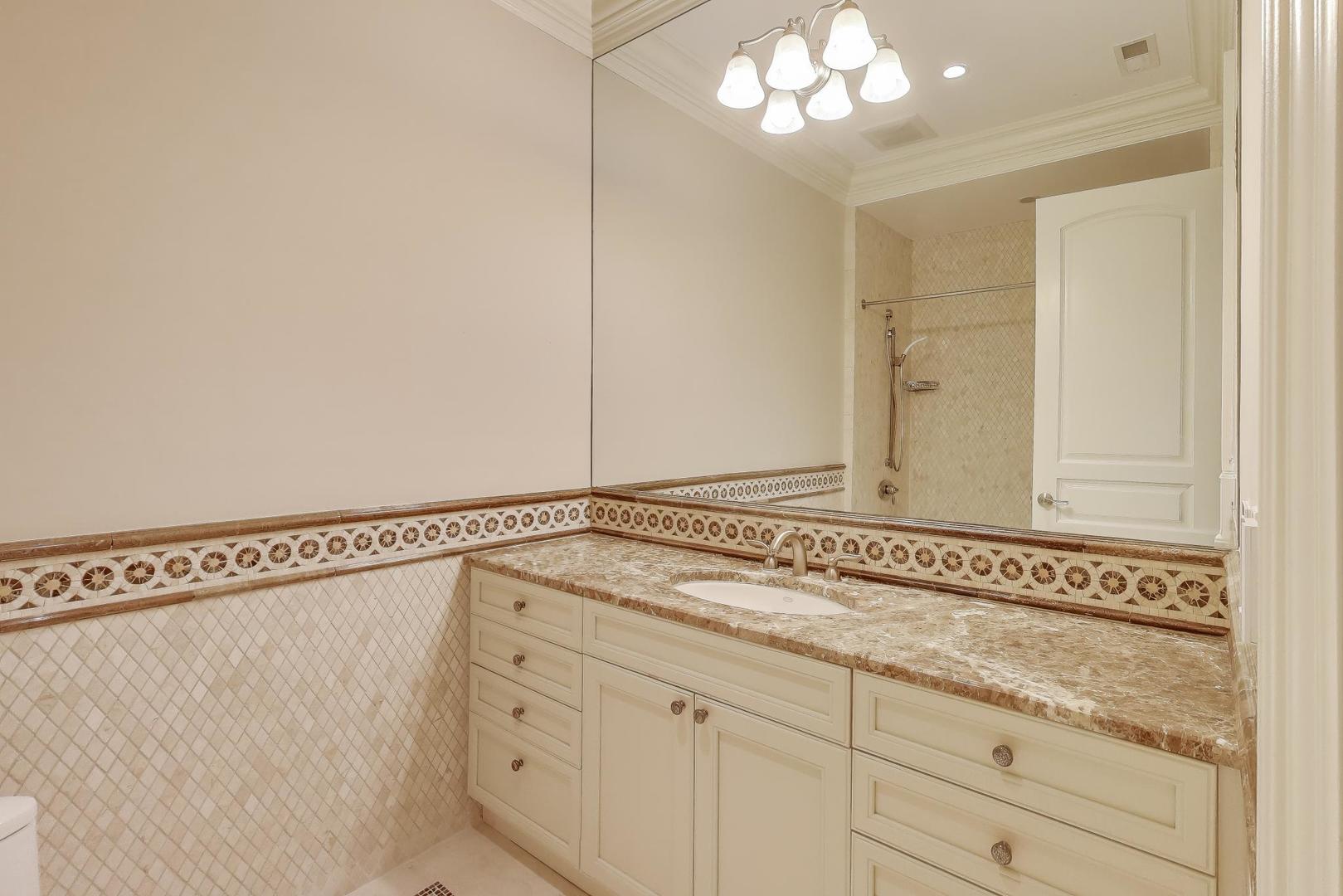 1718 West Wrightwood Avenue Chicago IL 60614