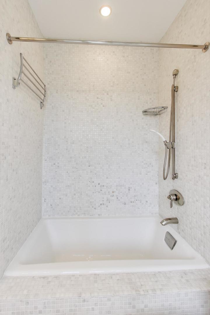 1718 West Wrightwood Avenue Chicago IL 60614